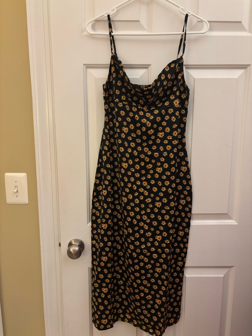 WeWoreWhat Black Midi Slip Dress with Yellow Daisy Print Size 6 New